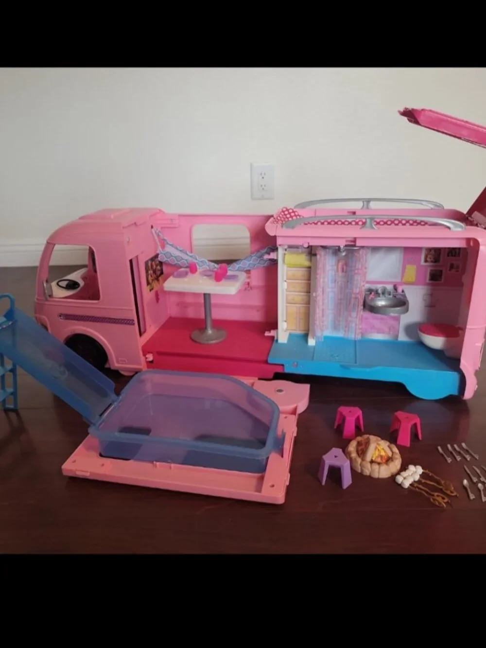 Barbie DreamCamper RV Playset – Lots of Accessories – Great Condition
